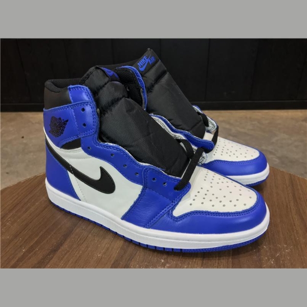 AJ1 Royal
