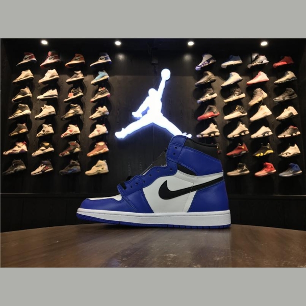 AJ1 Royal