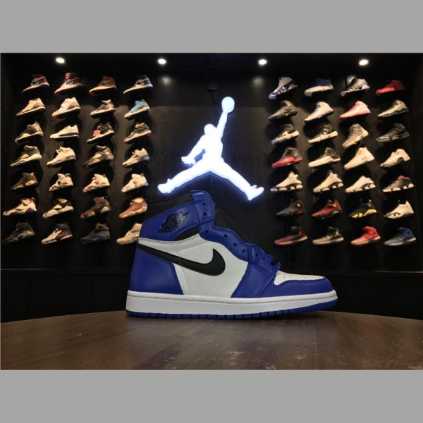 AJ1 Royal