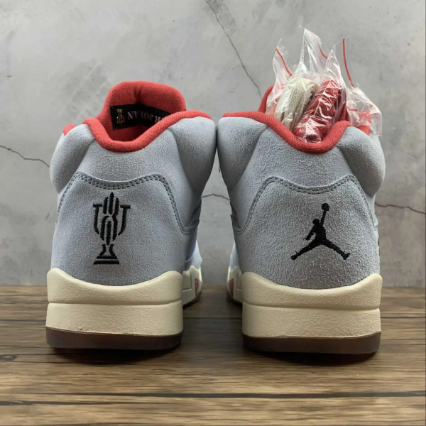 AJ5 Trophy