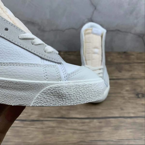 Blazer Classic White