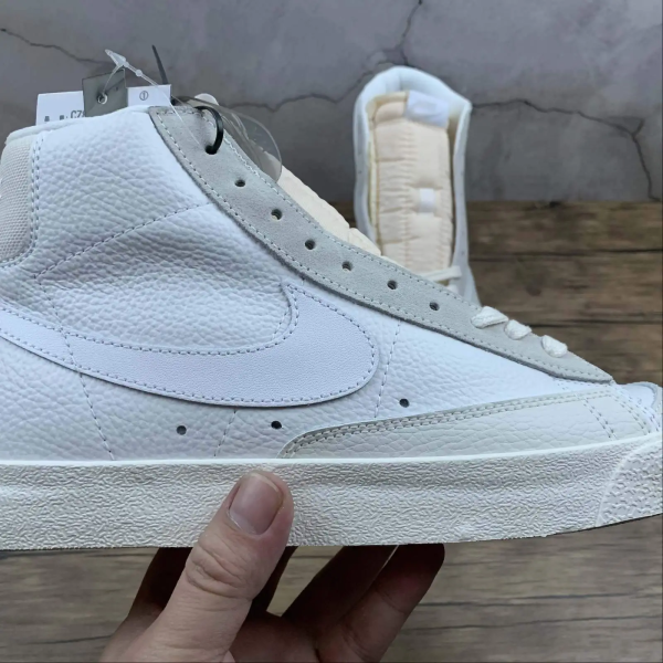 Blazer Classic White