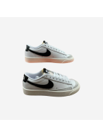 Blazer Low Black Logo