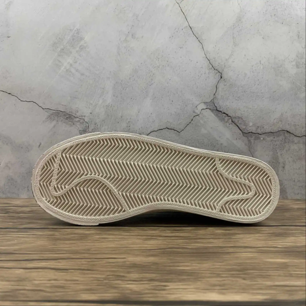 Blazer Low Black Logo