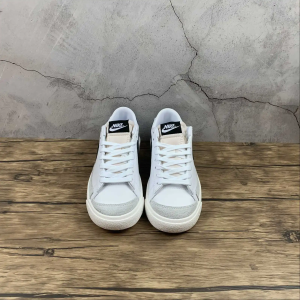 Blazer Low Black Logo