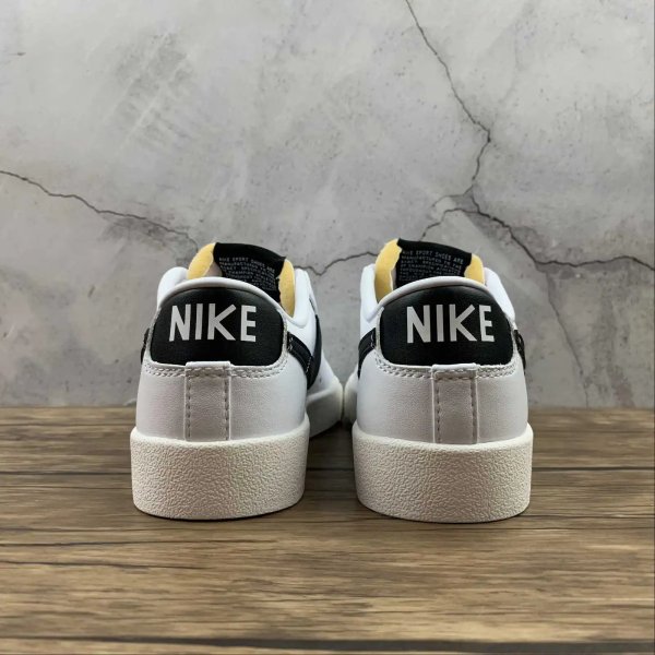 Blazer Low Black Logo