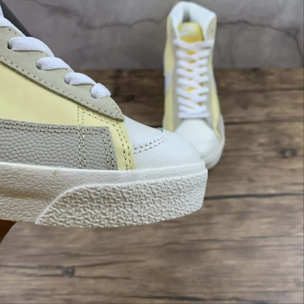 Blazer Yellow Classic