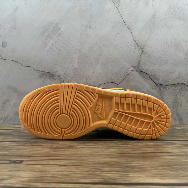 NK Dunk Laser Orange