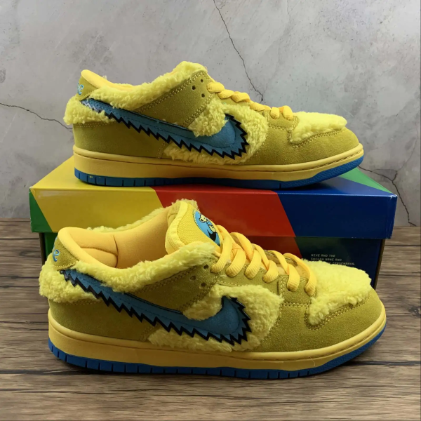 SB Dunk QS Yellow
