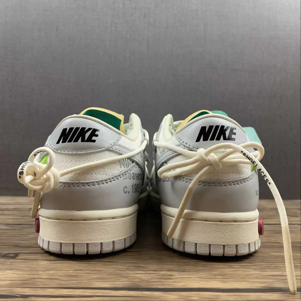 SB Dunk Sail and Neutral Grey Pale Ivory