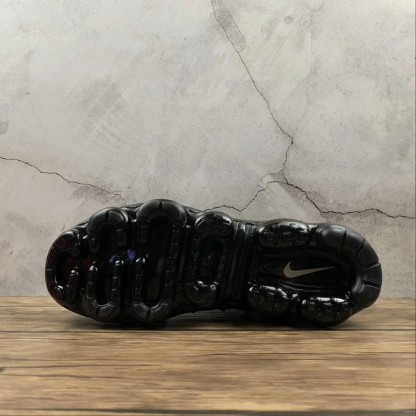 VAPORMAX PLUS Black