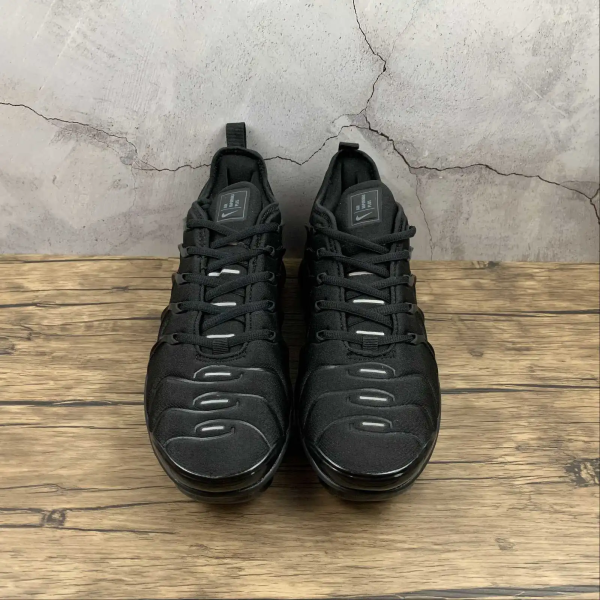 VAPORMAX PLUS Black