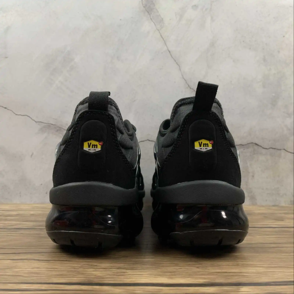 VAPORMAX PLUS Black