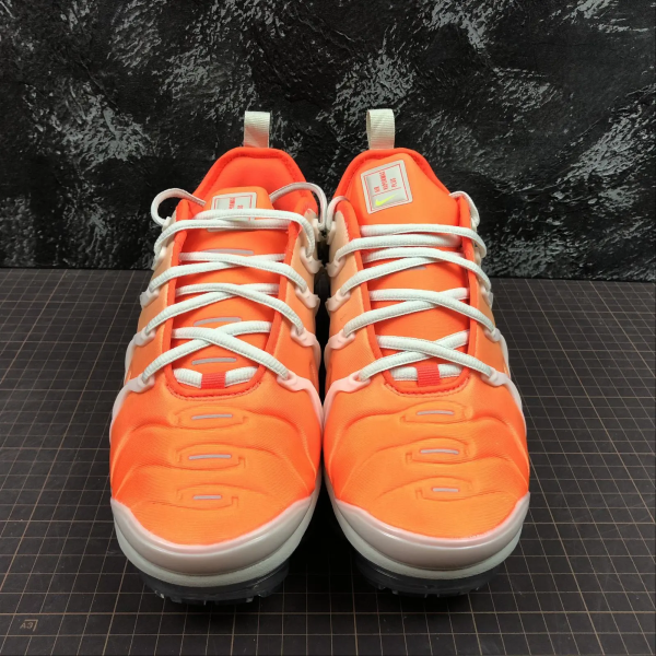 VAPORMAX PLUS Orange