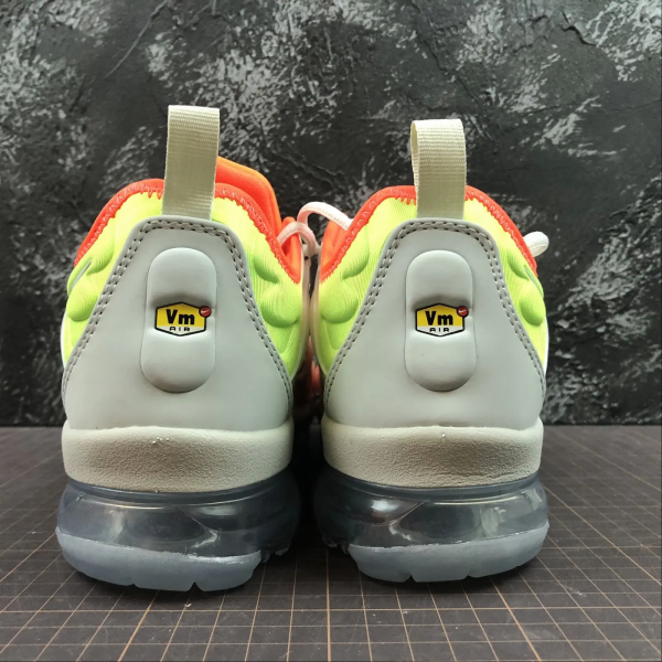 VAPORMAX PLUS Orange